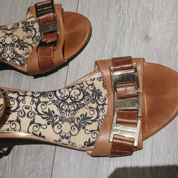 Micheal Korrs Sandals - Picture 5 of 9